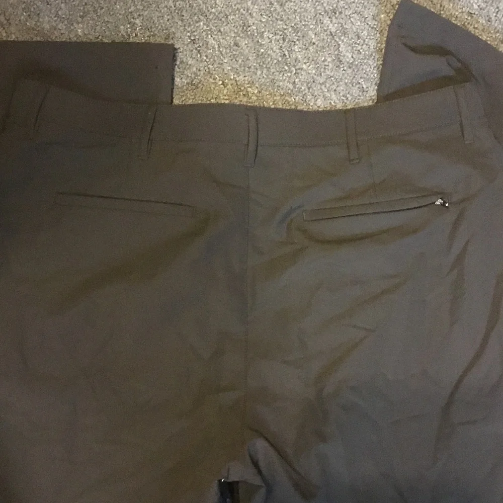 Banana Republic Golf Men's Pants.